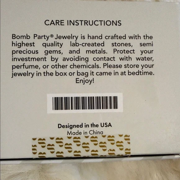 Elegant Rose Gold Necklace with Teardrop Charm - Picture 4 of 4